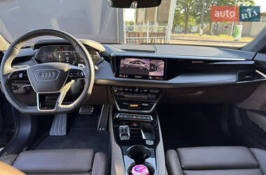 Купе Audi RS e-tron GT 2023 в 