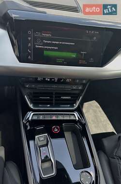 Купе Audi RS e-tron GT 2023 в 
