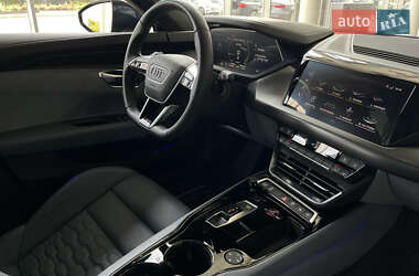 Купе Audi RS e-tron GT 2023 в 