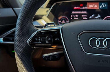 Купе Audi RS e-tron GT 2022 в 