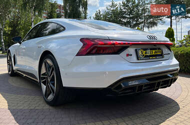 Купе Audi RS e-tron GT 2021 в 