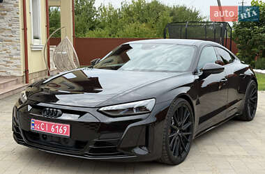 Купе Audi RS e-tron GT 2021 в 