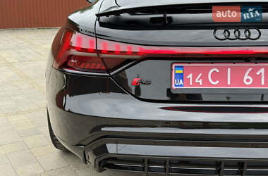 Купе Audi RS e-tron GT 2021 в 