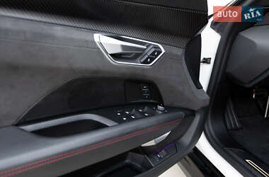 Купе Audi RS e-tron GT 2021 в 