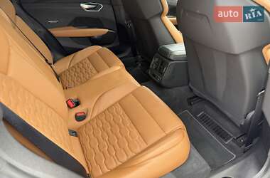 Купе Audi RS e-tron GT 2021 в 