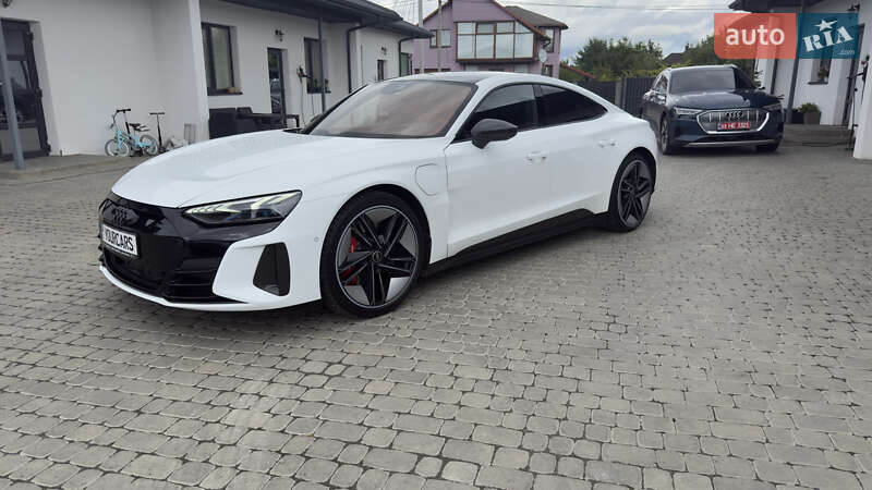 Купе Audi RS e-tron GT 2021 в 