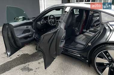 Купе Audi RS e-tron GT 2022 в 