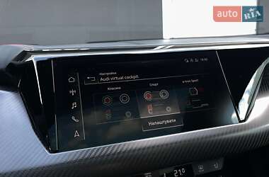 Купе Audi RS e-tron GT 2022 в 