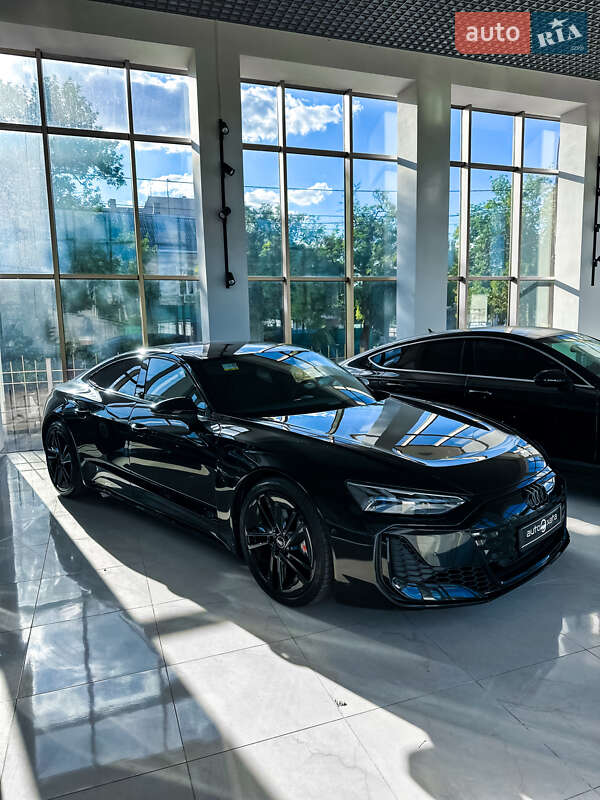 Купе Audi RS e-tron GT 2023 в 