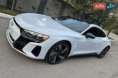 Купе Audi RS e-tron GT 2022 в 