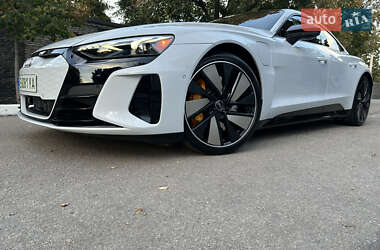 Купе Audi RS e-tron GT 2022 в 