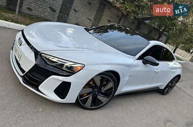 Купе Audi RS e-tron GT 2022 в 