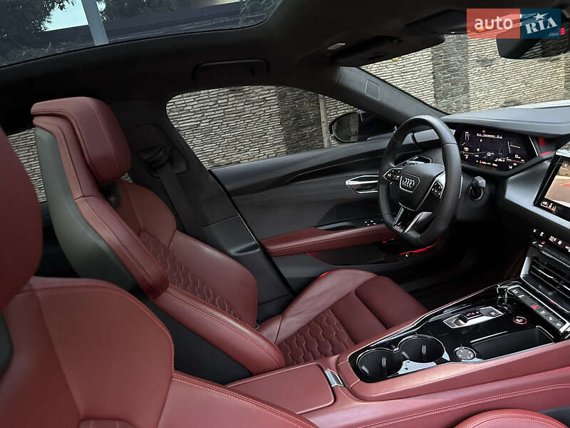 Купе Audi RS e-tron GT 2022 в Дніпрі