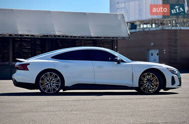 Купе Audi RS e-tron GT 2024 в 
