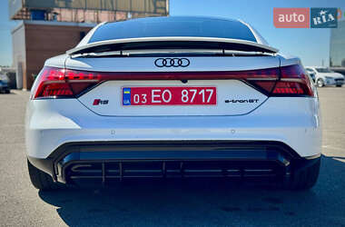Купе Audi RS e-tron GT 2024 в 
