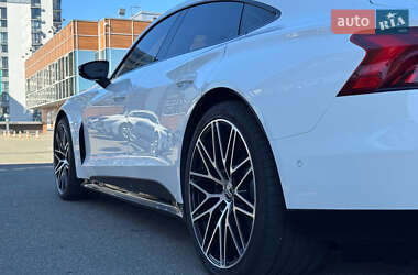 Купе Audi RS e-tron GT 2024 в 