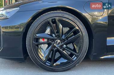 Купе Audi RS e-tron GT 2023 в 