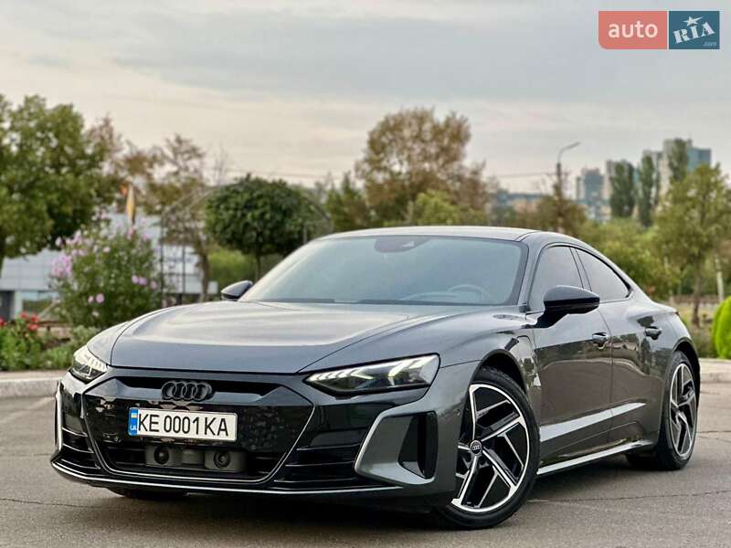 Купе Audi RS e-tron GT 2022 в 