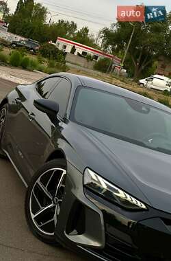 Купе Audi RS e-tron GT 2022 в 