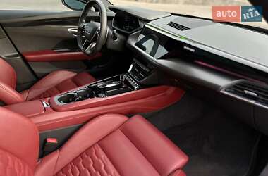 Купе Audi RS e-tron GT 2022 в 