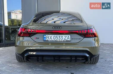 Купе Audi RS e-tron GT 2021 в 