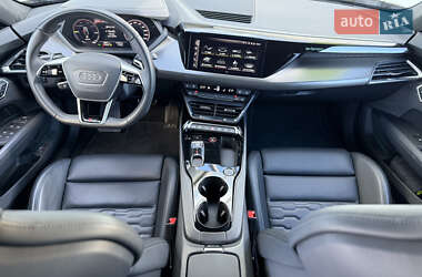 Купе Audi RS e-tron GT 2021 в 