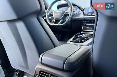 Купе Audi RS e-tron GT 2021 в 