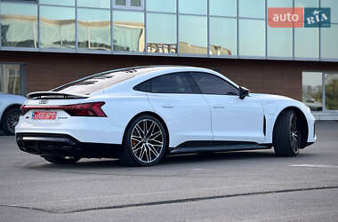 Купе Audi RS e-tron GT 2024 в 