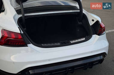 Купе Audi RS e-tron GT 2024 в 