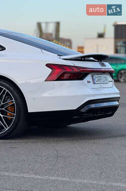 Купе Audi RS e-tron GT 2024 в 