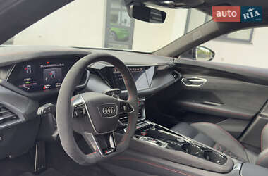 Купе Audi RS e-tron GT 2021 в 