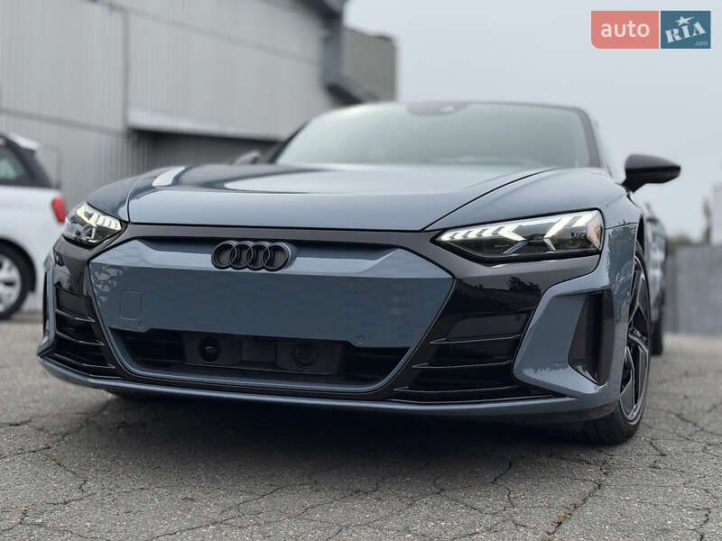 Купе Audi RS e-tron GT 2024 в 