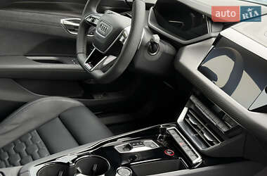 Купе Audi RS e-tron GT 2024 в 