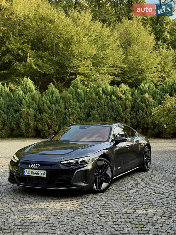 Купе Audi RS e-tron GT 2022 в 