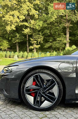 Купе Audi RS e-tron GT 2022 в 
