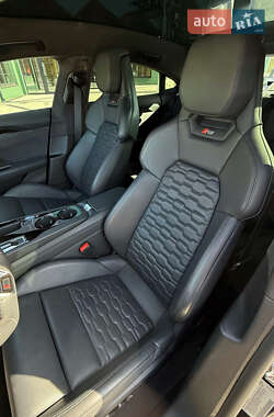 Купе Audi RS e-tron GT 2024 в 