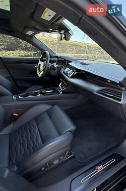 Купе Audi RS e-tron GT 2024 в 