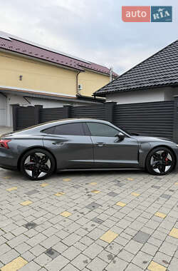 Купе Audi RS e-tron GT 2021 в 