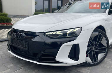 Купе Audi RS e-tron GT 2021 в 