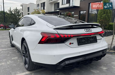 Купе Audi RS e-tron GT 2021 в 