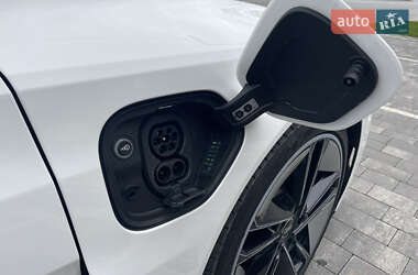Купе Audi RS e-tron GT 2021 в 