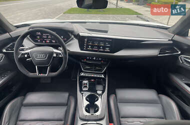 Купе Audi RS e-tron GT 2021 в 