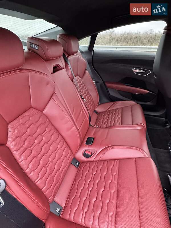 Купе Audi RS e-tron GT 2024 в Дніпрі