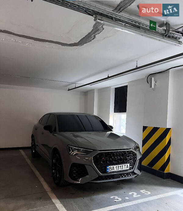 Внедорожник / Кроссовер Audi RS Q3 2021 в Киеве