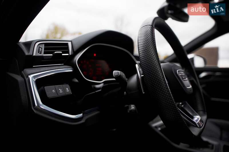 Позашляховик / Кросовер Audi RS Q3 2024 в Києві