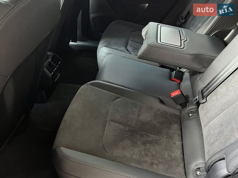 Позашляховик / Кросовер Audi RS Q3 2021 в Дніпрі фото 26 Позашляховик / Кросовер Audi RS Q3 2021 в Дніпрі