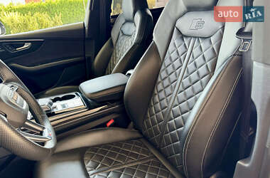 Внедорожник / Кроссовер Audi RS Q8 2021 в 
