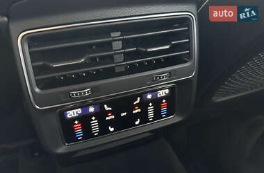 Внедорожник / Кроссовер Audi RS Q8 2021 в 
