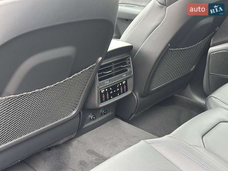 Внедорожник / Кроссовер Audi RS Q8 2025 в Киеве