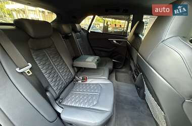 Внедорожник / Кроссовер Audi RS Q8 2023 в 